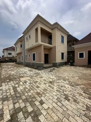 4bdrm Duplex in In An Estate for rent