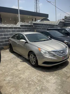 Hyundai Sonata GLS Sedan FWD (2.4L 4cyl 6A) 2011 Gold