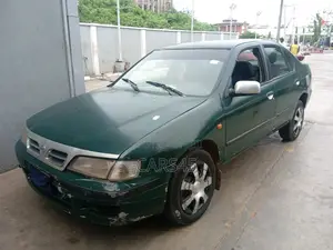 Nissan Primera 2005 Green