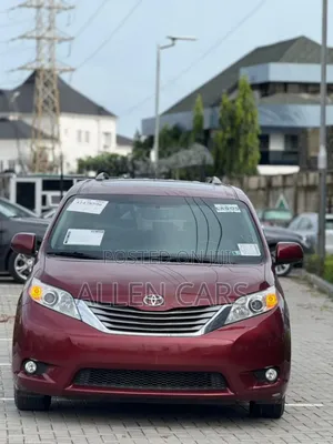 Toyota Sienna XLE (3.5L 6cyl 8A) 2018 Red