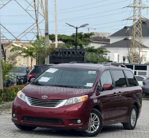 Toyota Sienna 2018 Burgundy