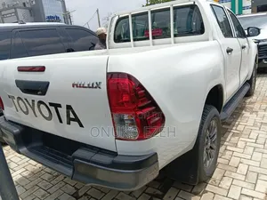 New Toyota Hilux 2025 White