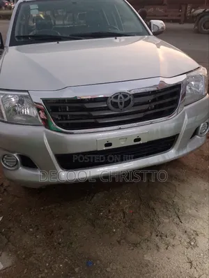 Toyota Hilux SR 4x4 2015 Silver