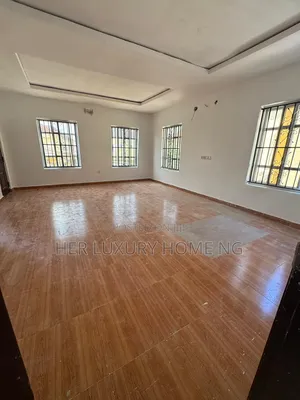 Mini Flat in Bera Estate, Chevron for rent
