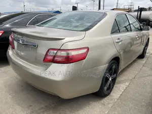Toyota Camry LE 4dr Sedan (2.4L 4cyl 5A) 2009 Gold