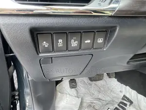 Toyota Avalon Limited Sedan FWD (3.5L 6cyl 6A) 2017 Gray
