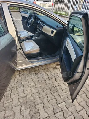 Toyota Corolla 2015 Gold
