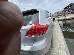 Toyota Venza XLE 2011 Silver