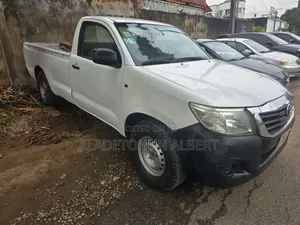 Toyota Hilux 2010 White