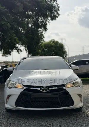 Toyota Camry LE 4dr Sedan (2.5L 4cyl 6A) 2015 White