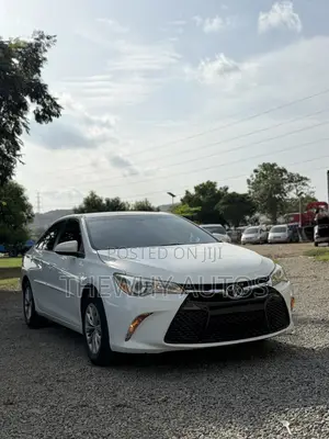 Toyota Camry LE 4dr Sedan (2.5L 4cyl 6A) 2015 White
