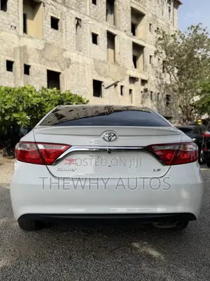 Toyota Camry LE 4dr Sedan (2.5L 4cyl 6A) 2015 White
