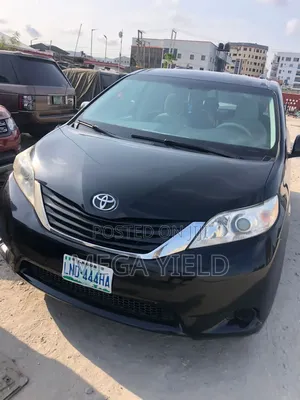 Toyota Sienna XLE AWD 7-Passenger 2013 Black