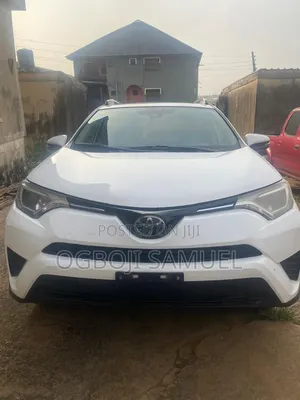 Toyota RAV4 LE 4dr SUV AWD (2.5L 4cyl 6A) 2018 White