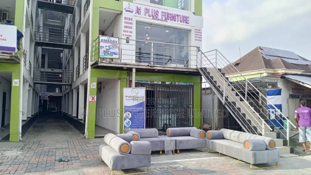 Light Grey Sofa Set With Adjuster.