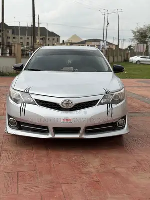 Toyota Camry SE 4dr Sedan (2.5L 4cyl 6A) 2013 Silver