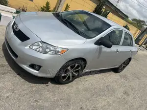 Toyota Corolla LE 4dr Sedan (1.8L 4cyl 4A) 2010 Silver