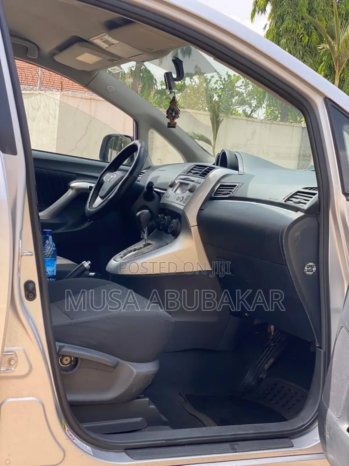 Toyota Verso 2011 Blue