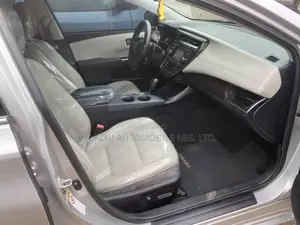 Toyota Avalon XLE Sedar FWD (3.5L 6cyl 6A) 2013 Silver