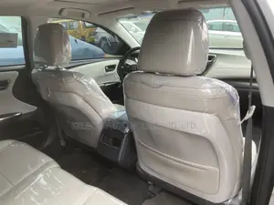 Toyota Avalon XLE Sedar FWD (3.5L 6cyl 6A) 2013 Silver