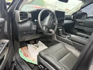 Toyota Tundra 2024 Black