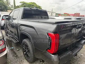 Toyota Tundra Platinum CrewMax 5.5' Bed 2024 Black