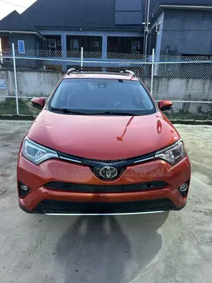Toyota RAV4 Limited FWD (2.5L 4cyl 6A) 2016 Orange