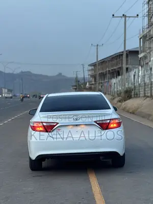 Toyota Camry LE 4dr Sedan (2.5L 4cyl 6A) 2015 White