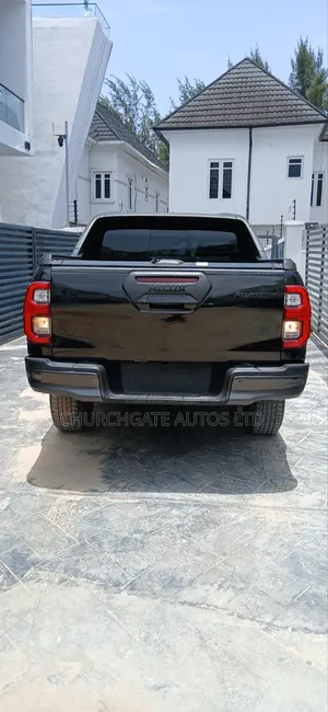 Toyota Hilux 2022 Black