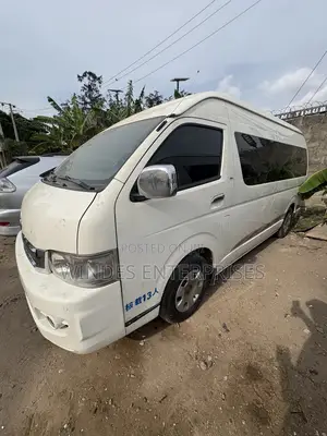 Toyota HiAce 2010 White
