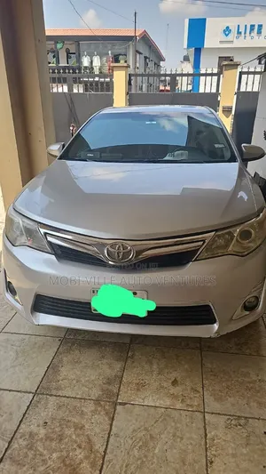 Toyota Camry LE 4dr Sedan (2.5L 4cyl 6A) 2014 Silver