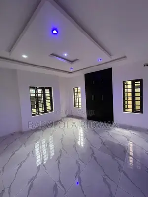 5bdrm Duplex in Oluyole Estate for sale