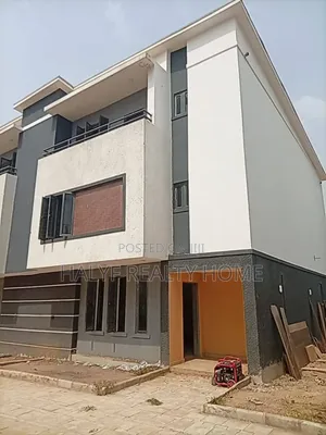 5bdrm Townhouse / Terrace in Amari Estate, Kaura for rent