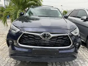 Toyota Highlander Platinum 2022 Blue