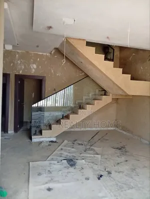 4bdrm Townhouse/Terrace in Ochacho Estate, Life Camp for sale