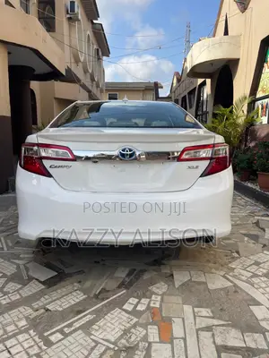 Toyota Camry XLE V6 4dr Sedan (3.5L 6cyl 6A) 2012 White