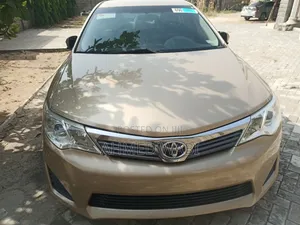 Toyota Camry LE 4dr Sedan (2.5L 4cyl 6A) 2012 Gold