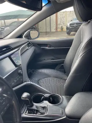 Toyota Camry SE FWD (2.5L 4cyl 8AM) 2018 White