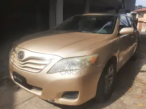 Toyota Camry 2010 Gold