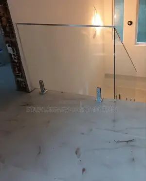 Frameless Pure Glass on Staircase