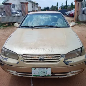 Toyota Camry Automatic 1998 Gold