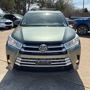 Toyota Highlander XLE 4x4 V6 (3.5L 6cyl 8A) 2018 Green