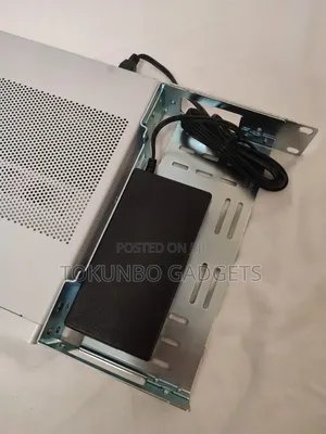 Cisco C1111-8p Router Isr 1100 + Psu Included