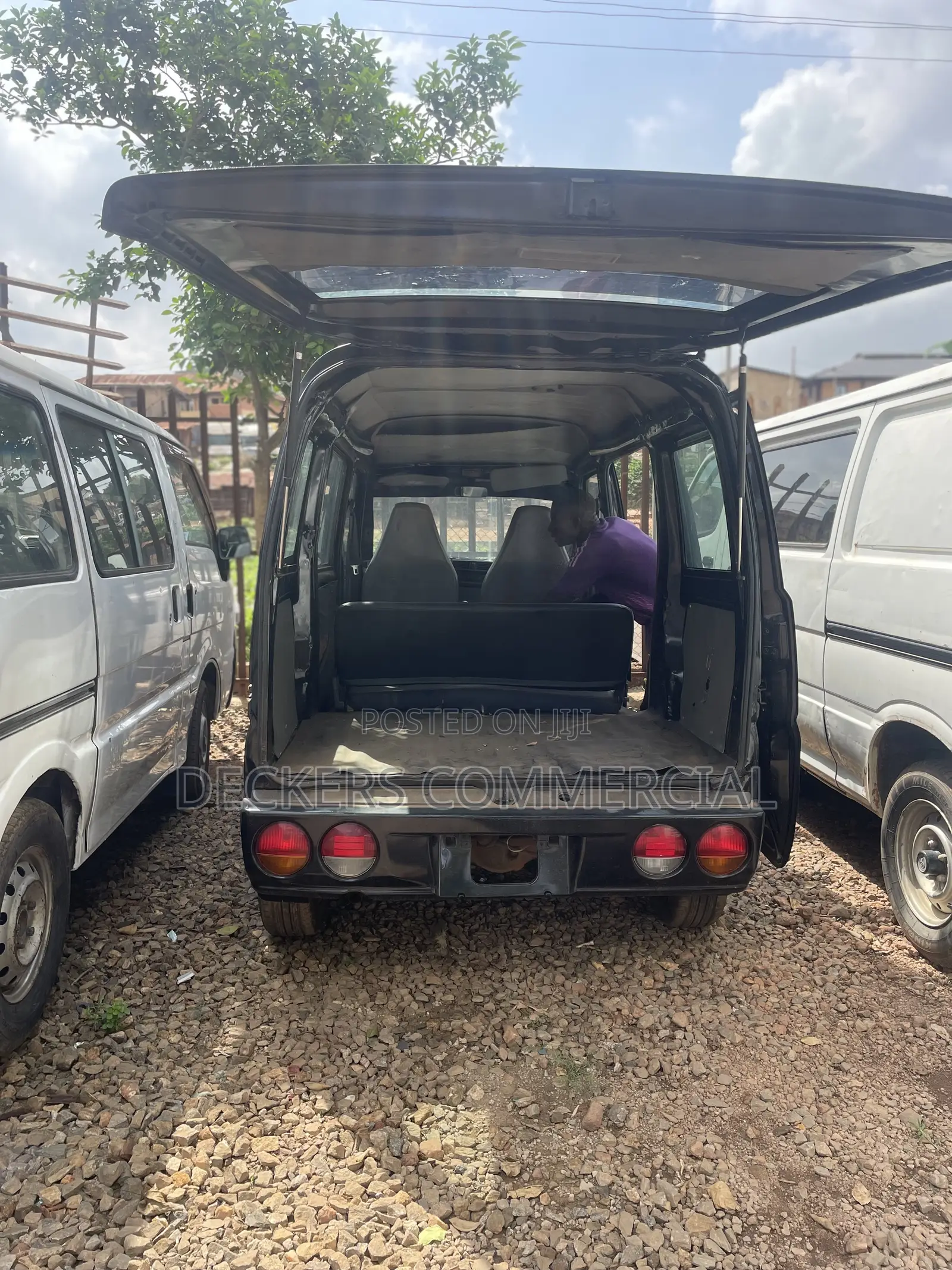 Bus 2002 Black