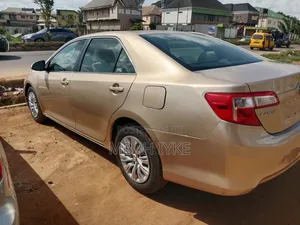 Toyota Camry LE 4dr Sedan (2.5L 4cyl 6A) 2012 Gold