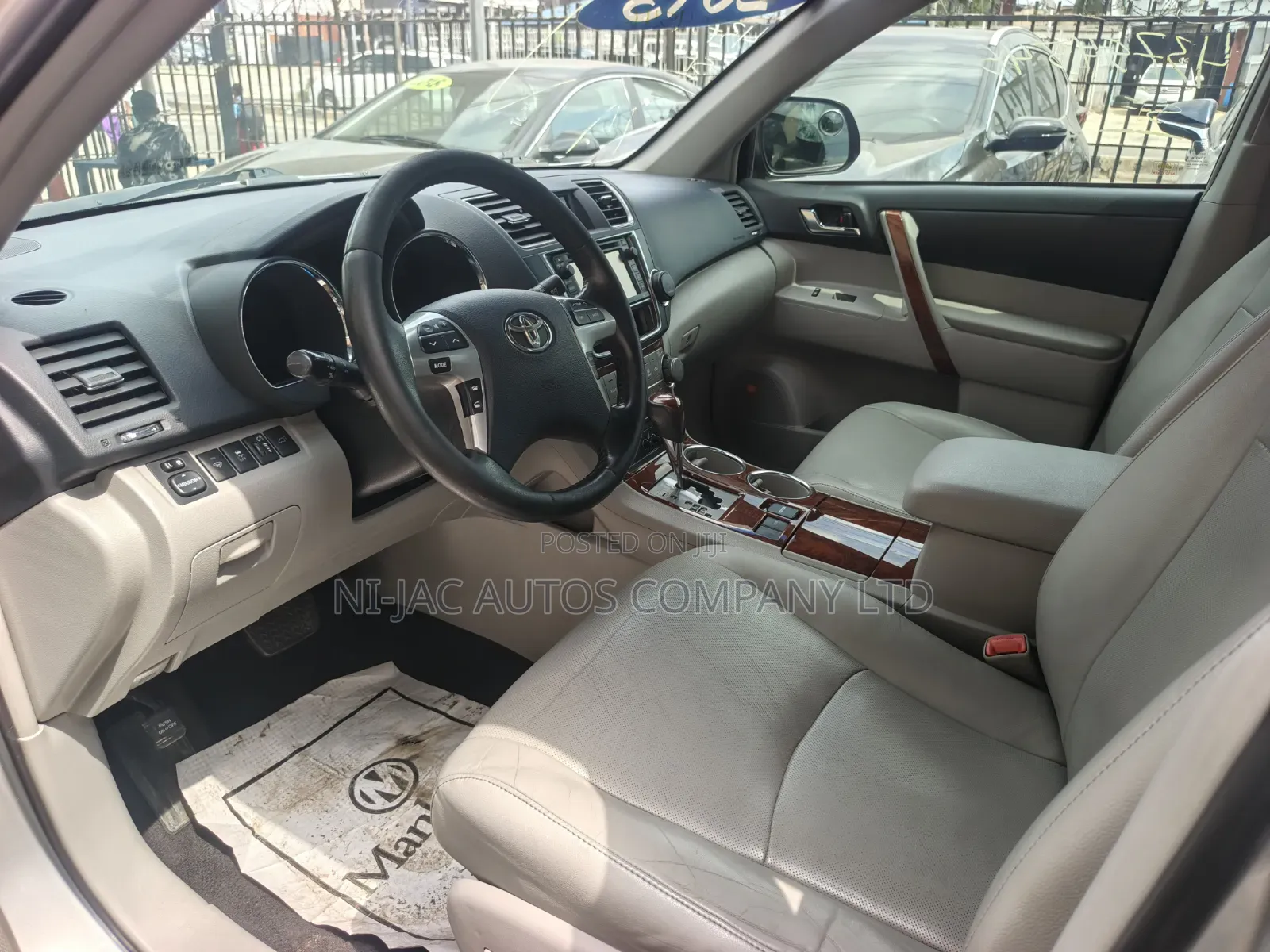 Toyota Highlander Limited 3.5l 4WD 2013 Silver