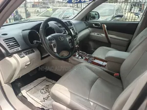 Toyota Highlander Limited 3.5l 4WD 2013 Silver
