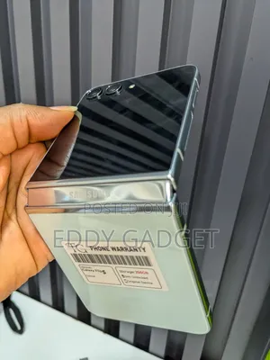 New Samsung Galaxy Z Flip 5 256 GB Green