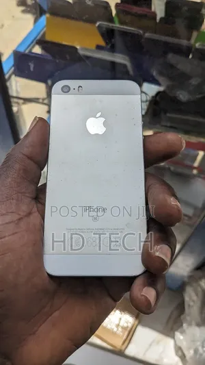 Apple iPhone SE 64 GB Silver