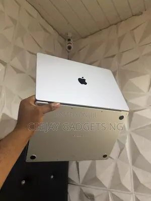 Apple MacBook Pro 2023 M3 Pro 16-inch 18GB Apple M3 Pro SSD 512GB